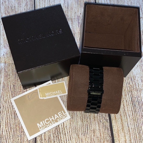 Michael Kors Watch - Picture 4 of 7